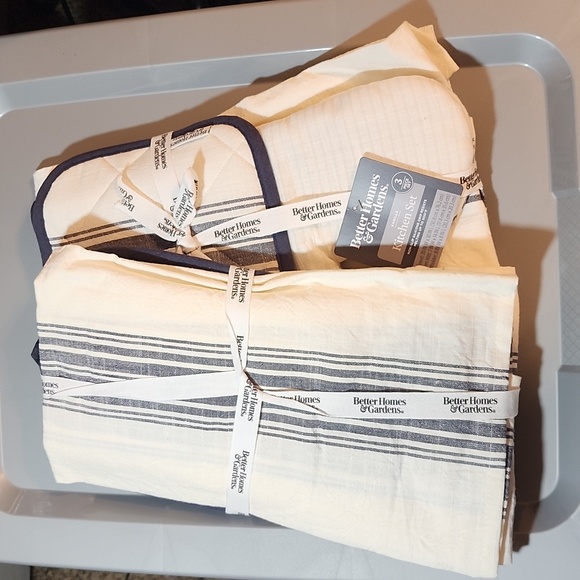 BH&G kitchen sets - Picture 2 of 4